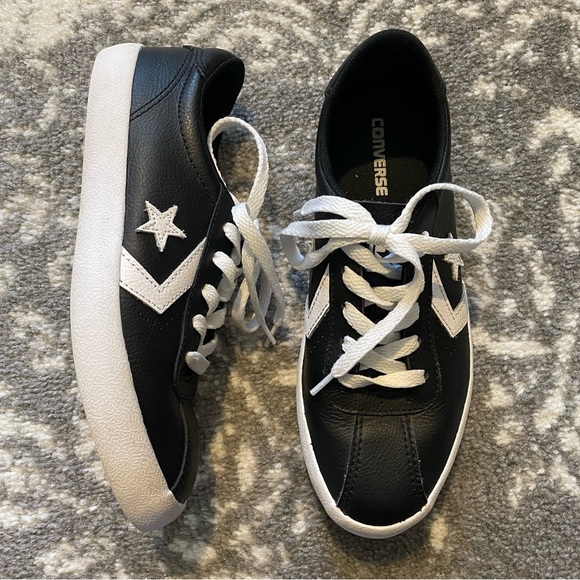 Unisex Size 3 Leather Converse - Picture 1 of 10